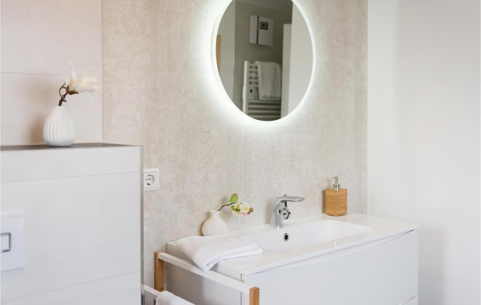 Amazing Apartment In Rechlin With Kitchen Eksteriør billede