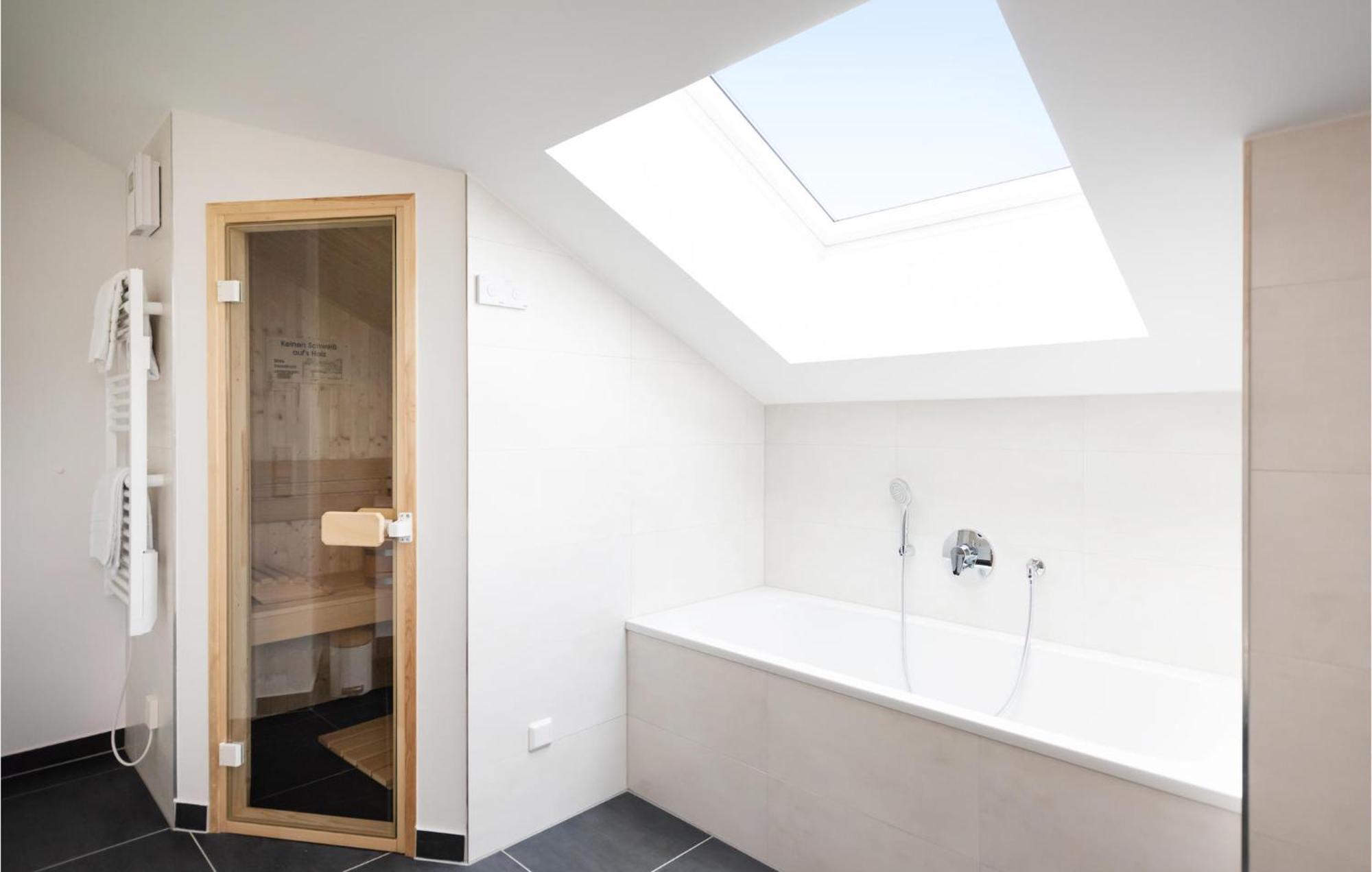 Amazing Apartment In Rechlin With Kitchen Eksteriør billede