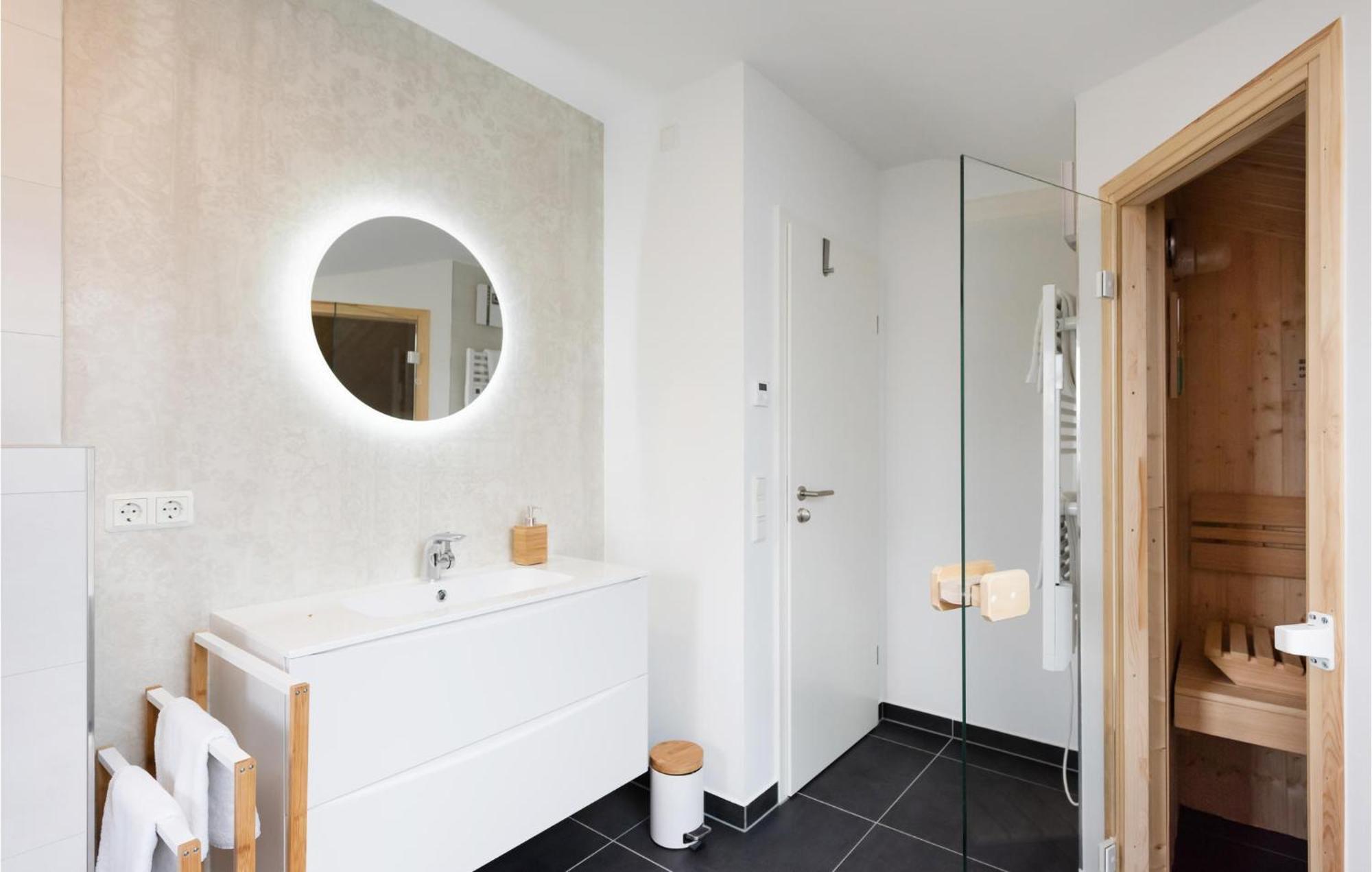 Amazing Apartment In Rechlin With Kitchen Eksteriør billede